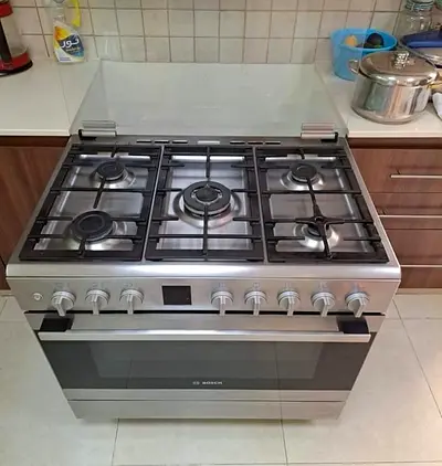 Bosch gas cocker 5 burner size 90 by 60cm