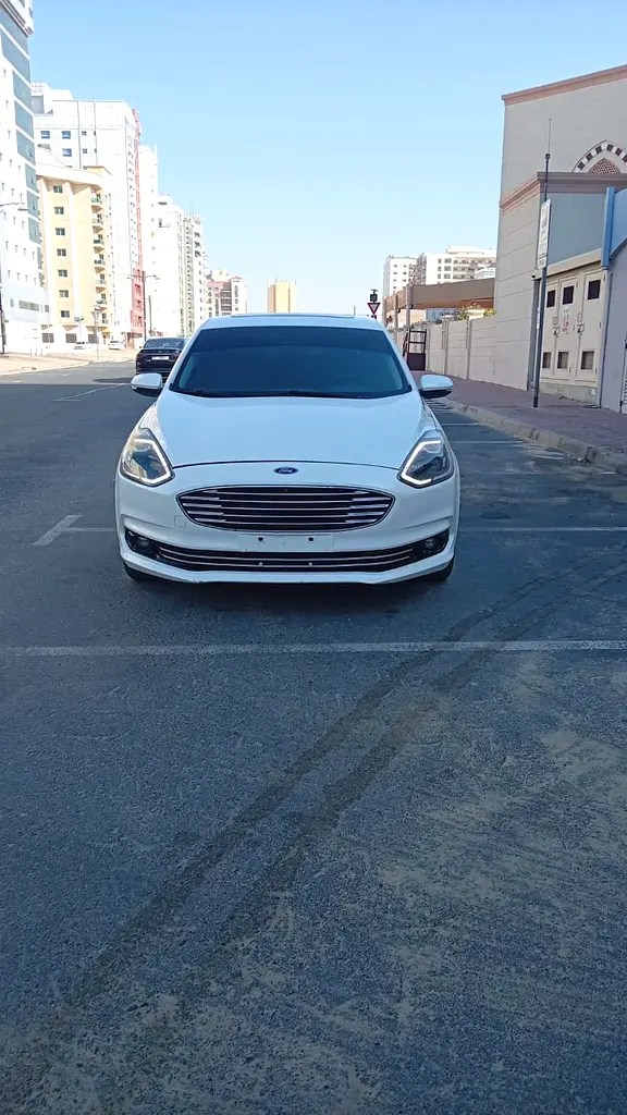 Ford Escort 2020 — photo 1 of 20