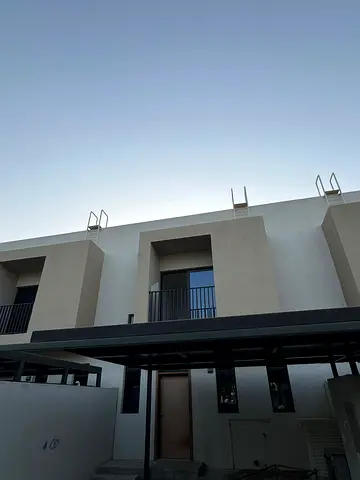 أرخص فيلا 3 للإيجار السنوى بالشارقة في السيوح بلوكيشن متميز فى مشروع نسمه طابقين مع غرفة خادمة باركن مغطى وحدائق وملاعب موقع عائلي مميز