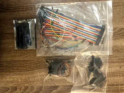 ARDUINO uno with two MG996R servo an a lot of jumper cables