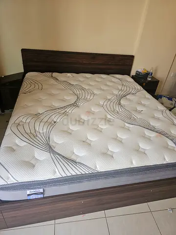 King size bed and super confort mattress.