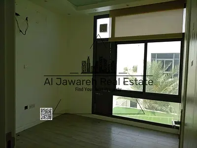 كود 1253 – فيلا تجارية للإيجار في منطقة الجرف 1، تتميز بموقع استراتيجي وحيوي قريب من جميع الخدمات والطرق الرئيسية، مما يجعلها خيارًا مثاليًا ومميز جدا