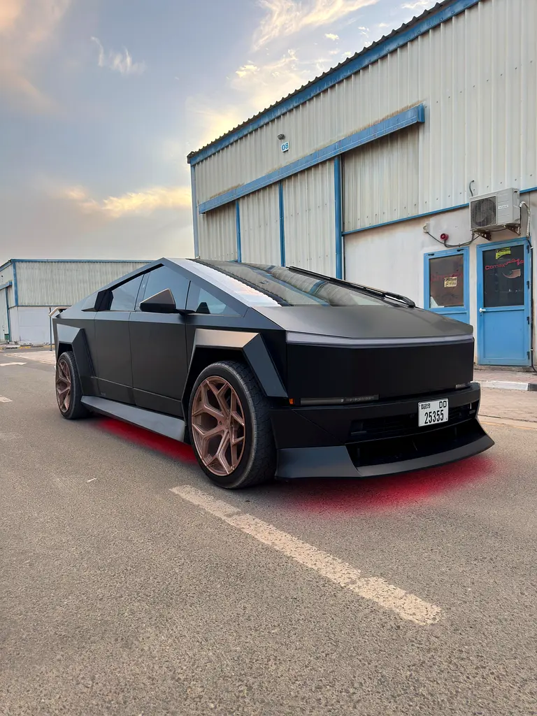 Tesla Cybertruck 2024 — photo 1 of 7