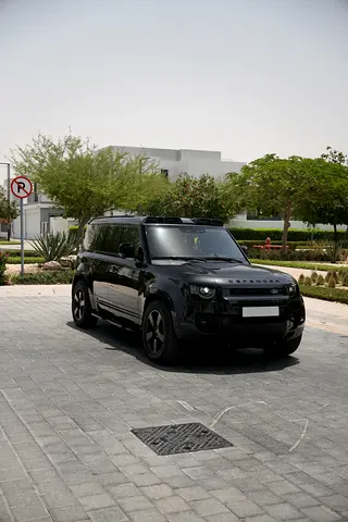 2021 Defender 110 HSE MHEV 400PS | 7 Seat | GCC | Santorini Black | Full Service History | Under War