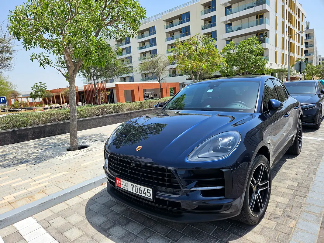 Porsche Macan 2021 — photo 1 of 6