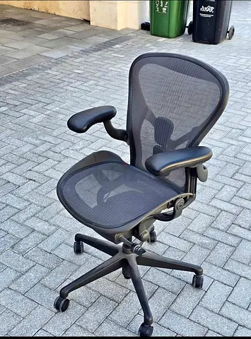 Selling herman miller remasterd chair.fully loaded.size C