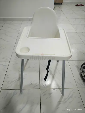 Basic white baby high chair with tray
