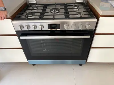 Bosch new model full gas cooker super clean condition inside outside 5 burner oven fan