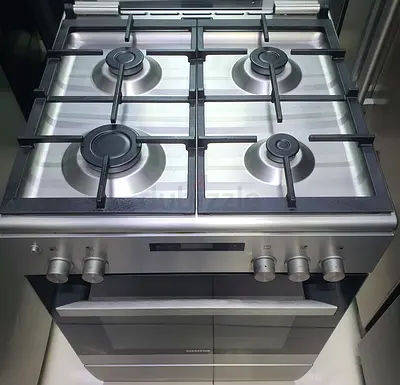 Siemens brand 4-burner gas cooker with oven 60cm — excellent condition
