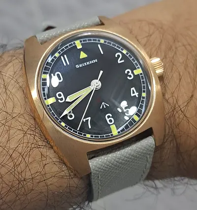 Seizenn Mens Wristwatch - Bronze Case, Black Dial, Luminous Hands (Pre-owned)