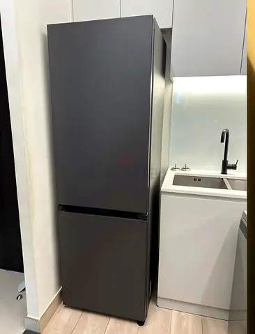 Samsung bespoke refrigerator bottom freezer same like new condition