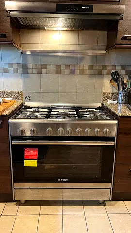 Bosch freestanding gas cooker with oven - good working condition
