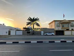 House for sale in the Sabkha area. In a very prime location on a main street. Opposite Al Nakheelat.