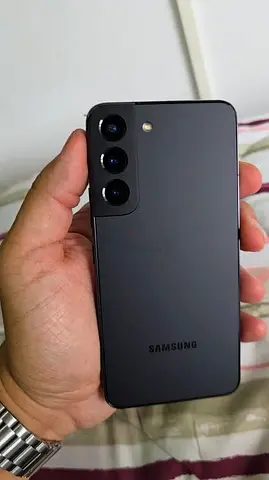 Samsung Galaxy S22 (good condition) - Triple Camera Back, Matte Black