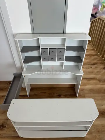 Wooden play market