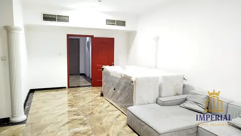 🏡 شقة عائلية مميزة بالمجاز 2: 3 غرف وصالة + غرفة خادمة وستور بمساحات واسعة وموقع حيوي رائع