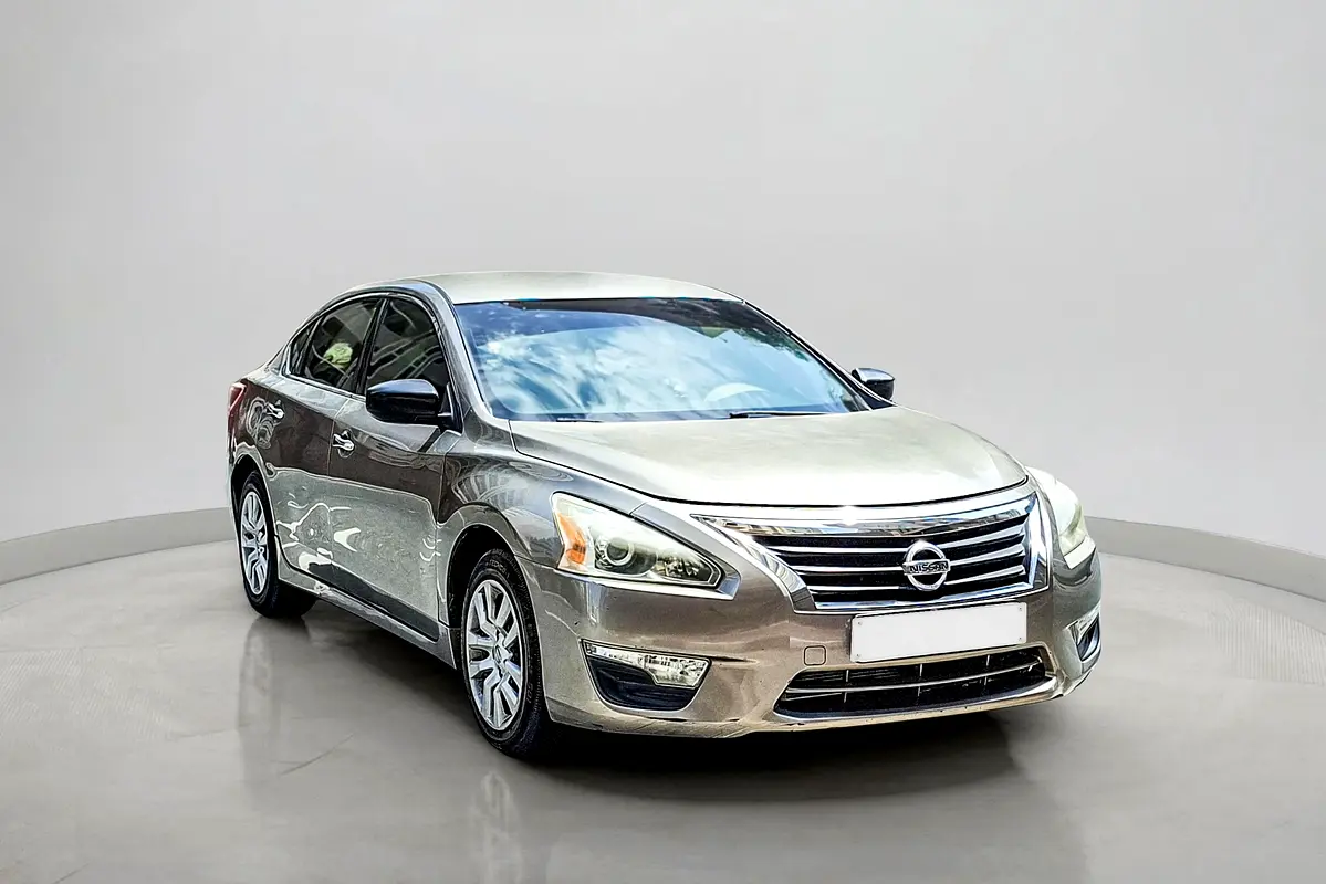 Nissan Altima 2013 — photo 1 of 15