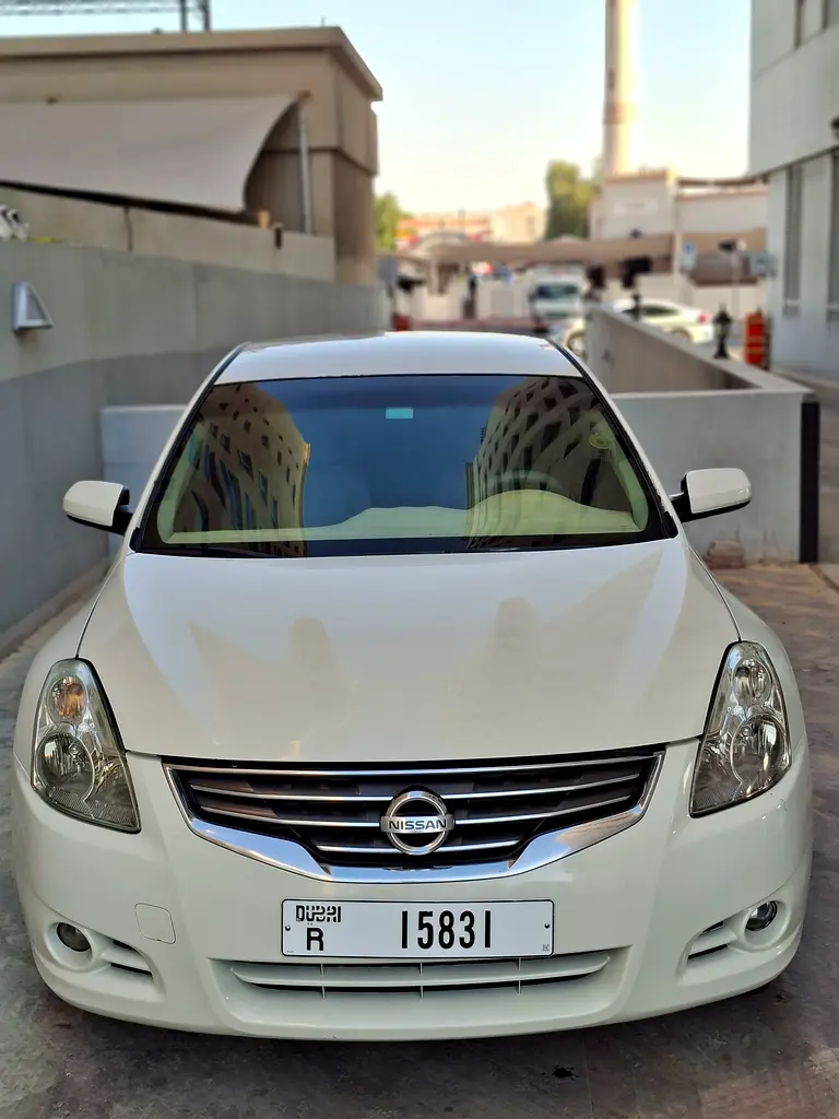 Nissan Altima 2012 — photo 1 of 20