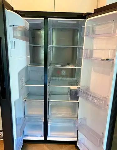 Samsung latest model side by side refrigerator with water depanser and ice maker by eassz