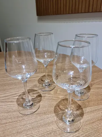 Set of 4 Clear Wine/Water Glasses - Stemware