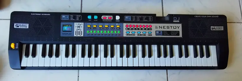 Nestoy 61-Key Electronic Keyboard — Lightly Used, Works Well