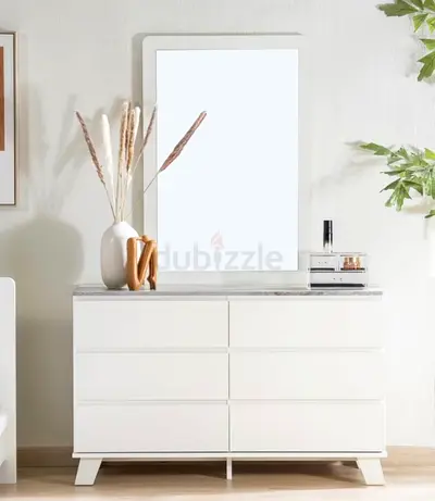 6-Drawer Dresser - White, Good Condition (mirror not included)