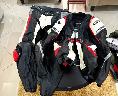 Two-piece Leather Motorcycle Racing gear (Black/Red/White) - Size Approx M/L