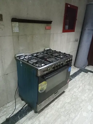 5 GAS BURNER COOKER WITH OVEN FOR SALES