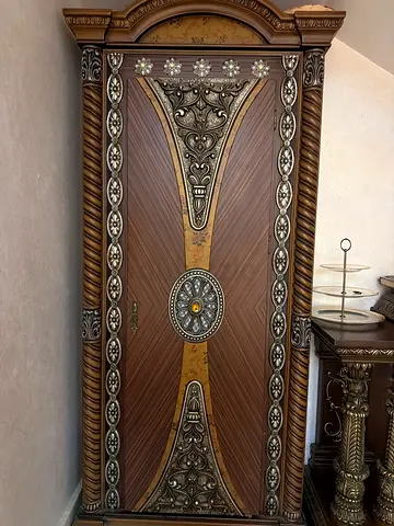 Cabinet table