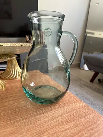 Glass jug