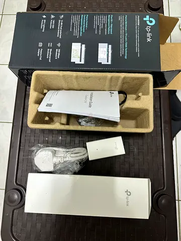 TP-Link CPE 220- Boxed with Accessories
