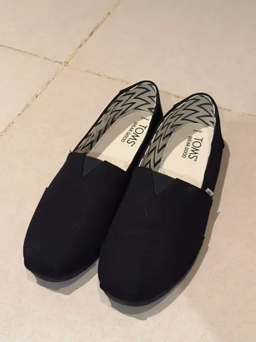 Brand New TOMS Men’s Shoes Black (US 11)