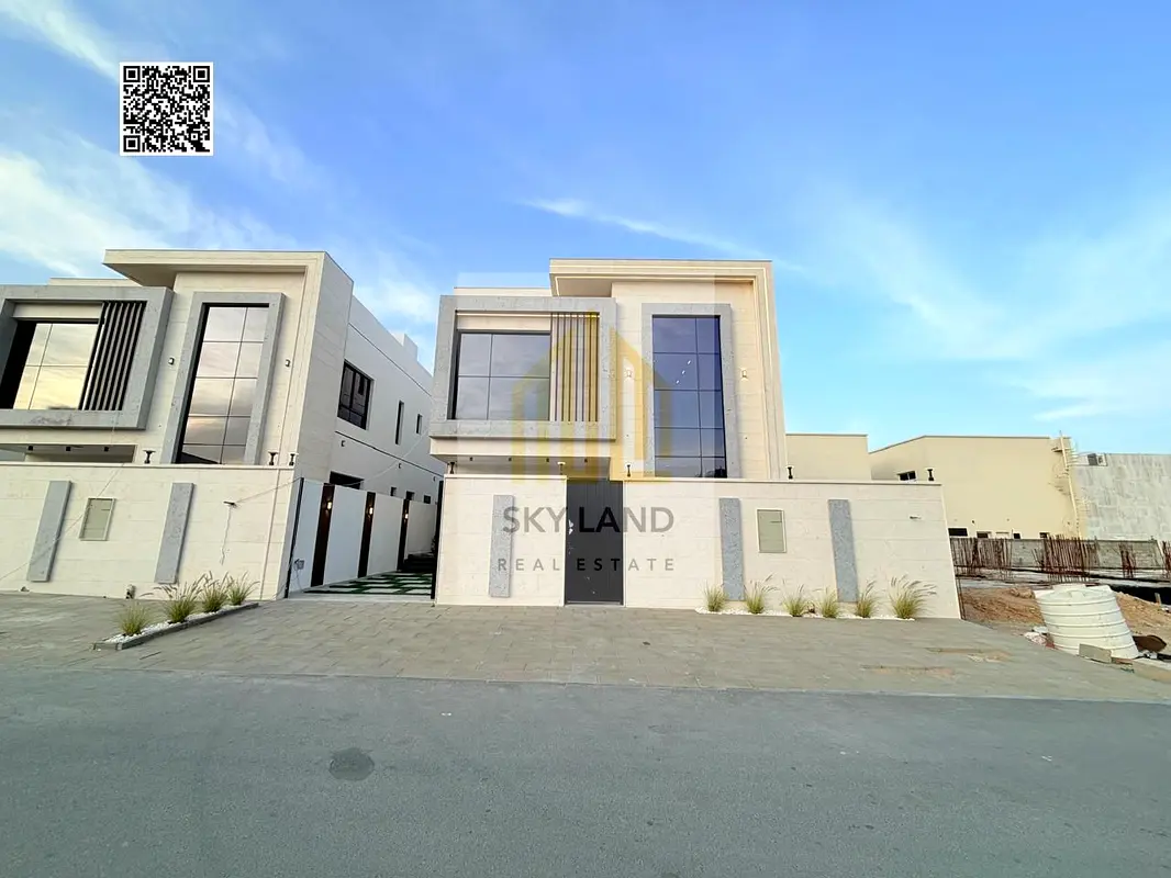 شامل مياه و كهرباء و التسجيل - 3 طوابق - مسبح خاص