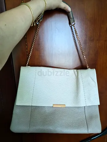 Ted Baker - Beige leather shoulder handbag with chain strap - good condition