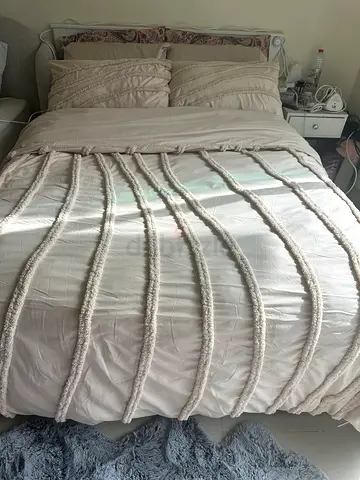 Queen bed linen set - cream textured duvet cover with pillows