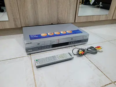 Sony VHS-DVD Multisystem Combo VHS Cassette Tape VCR Player with Original Remote and AV Cable