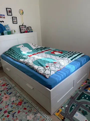White single bed with under-bed drawers – good condition