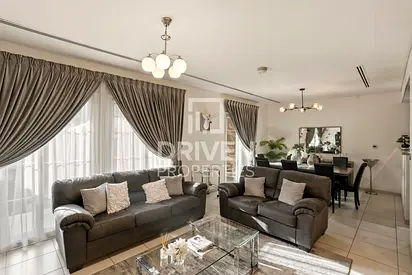 Spacious Corner Villa with Maids Room | Vacant