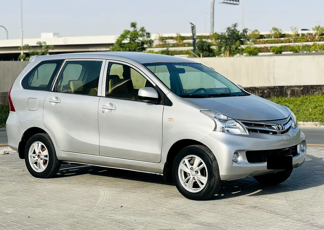 Toyota Avanza 2015 — photo 1 of 9