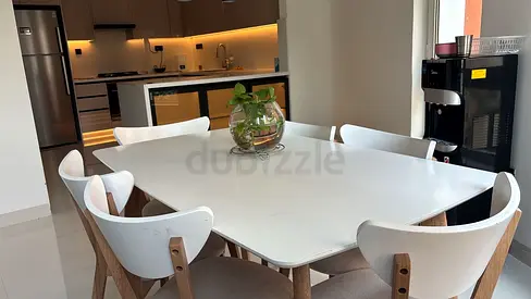 White Modern Dining Table with 6 Matching Chairs - Good Condition