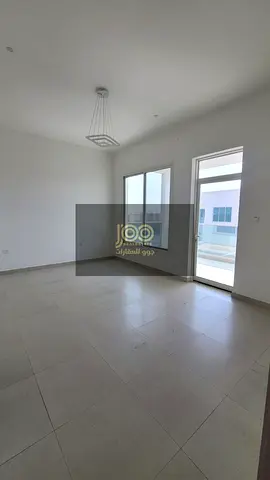 A spacious residence offering comfort and privacy for your family in a quiet and distinguished location with ample indoor and outdoor spaces.