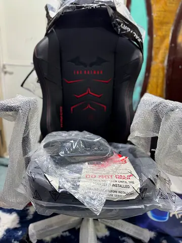 Black and Red Gaming/Ergonomic Office Chair - Like New, Unassembled