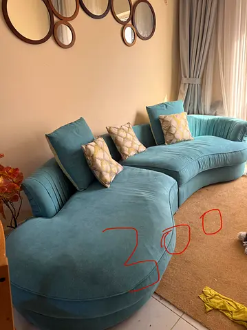 Curved teal velvet sectional sofa — good condition, 3-seater chaise