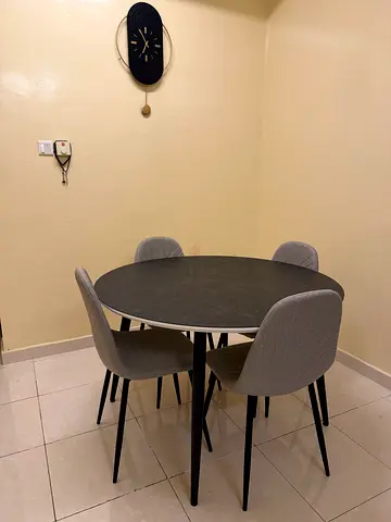 Granite Round Dining Table with 4 Chairs – Good Condition