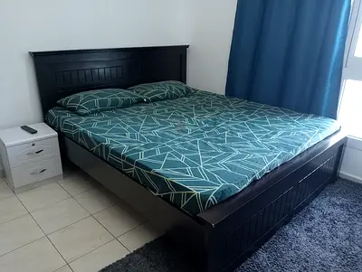 middle room available
