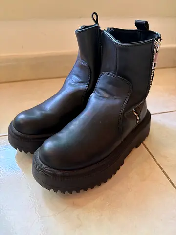 Zara Black chunky platform leather ankle boots, size 33 (EU) - gently used