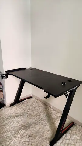 Computer desk
