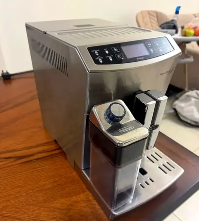 DeLonghi Fully Automatic Espresso Machine with Milk Frother - Good Condition