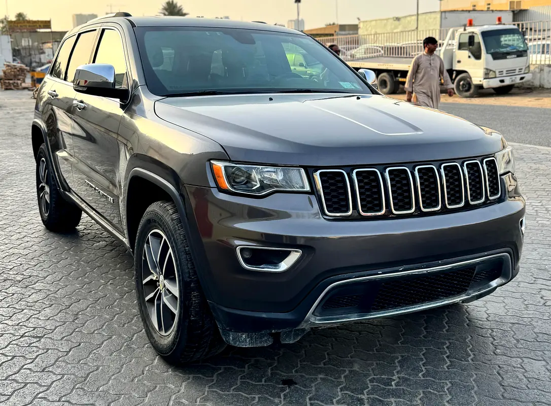 Jeep Grand Cherokee 2018 — photo 1 of 18