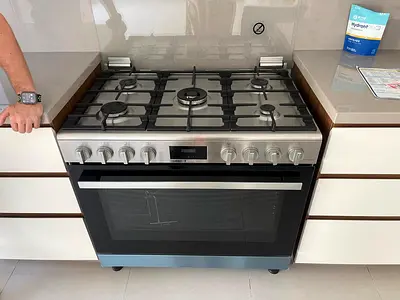 Bosch brand series6 model full gas cooker 90cm, inside fan